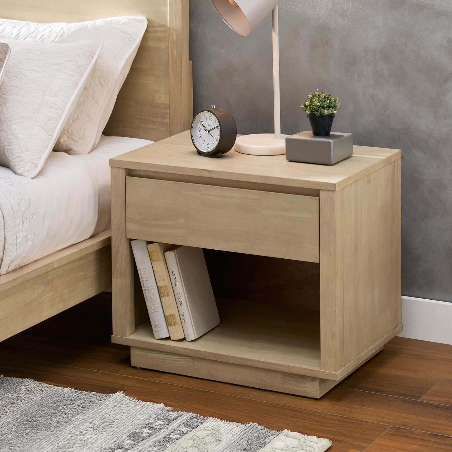 Danish-inspired Modern 1-Drawer Nightstand - Natural Finish