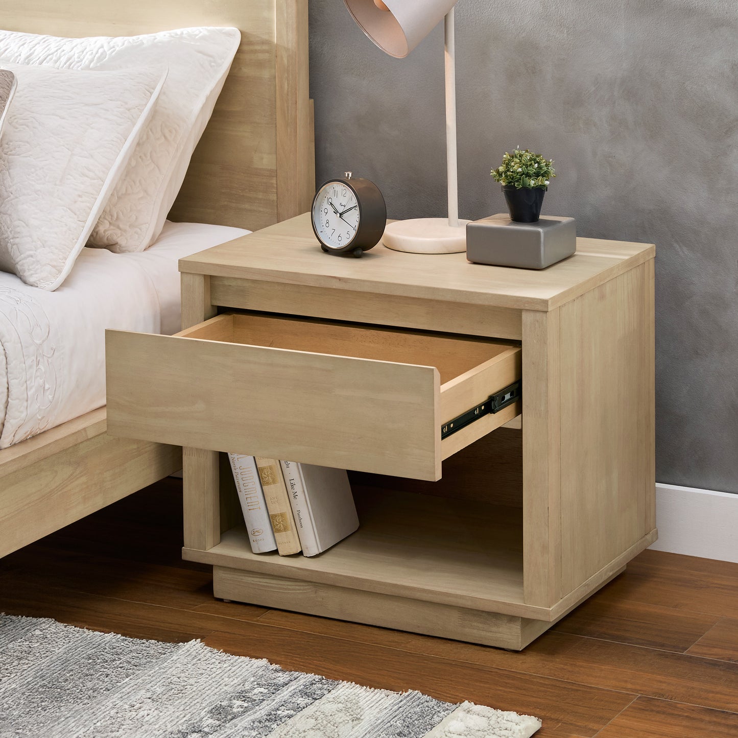 Danish-inspired Modern 1-Drawer Nightstand - Natural Finish