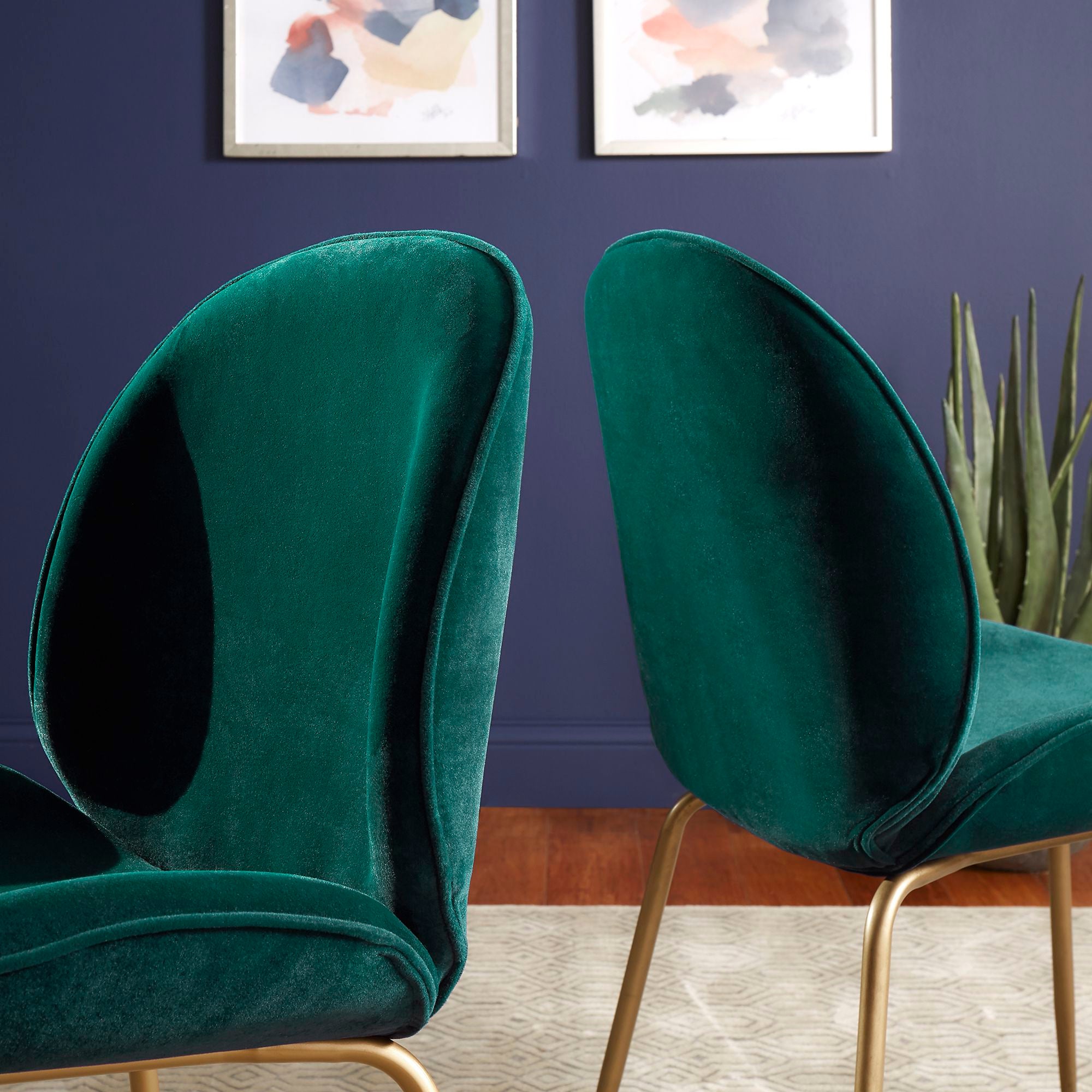 Beetle chair online velvet